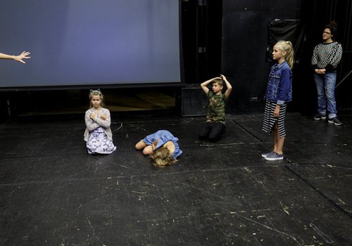 Teātra festivāls "Homo Novus" aicina bērnus piedalīties izrādes "Aklais kino" veidošanā