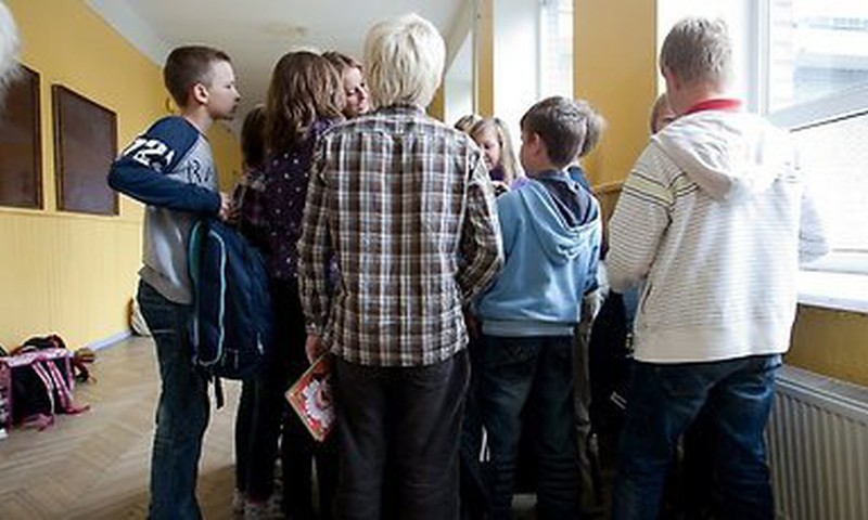 Latvijas skolēniem nepietiekamas zināšanas ir motivācijas trūkuma un skolu sliktā nodrošinājuma dēļ