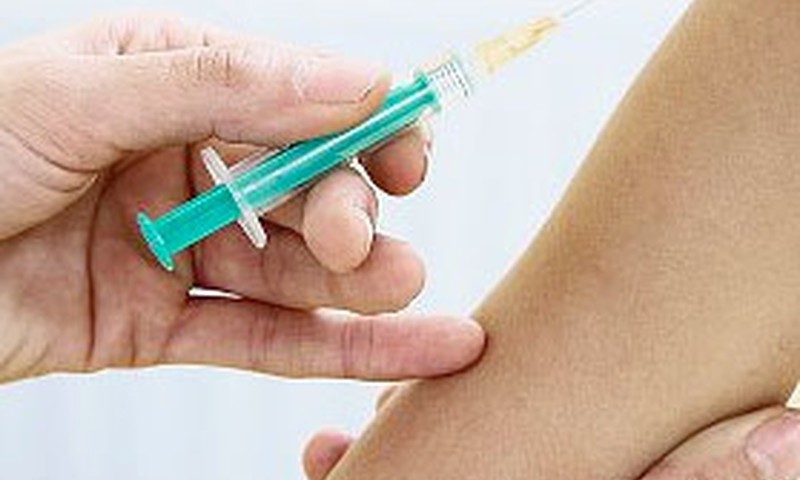 Zāļu valsts aģentūra: vakcīnu guvuma un riska attiecība joprojām vērtējama pozitīvi