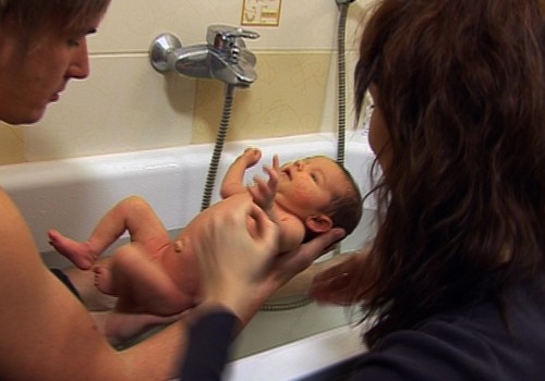 VIDEO: kā izmazgāt mazulim matiņus?