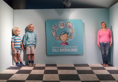 Rīgā atklās pirmo zinātkāres centru bērniem "Zili brīnumi"