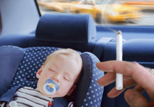 Anglijā aizliedz smēķēt automašīnās ar bērniem