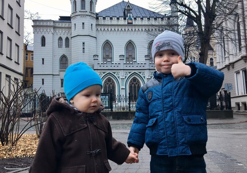 Elli un Itana piedzīvojumi: Puikas kulturizējas, bet meitenes... ir tādas meitenes! 