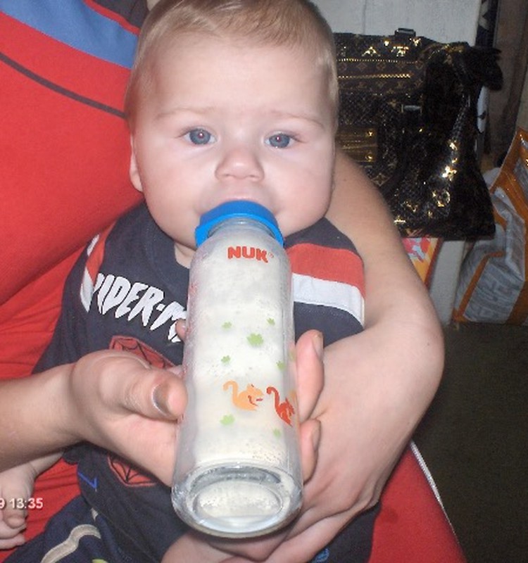 Māmiņu Kluba mazuļi testē Similac Advance piena maisījumu