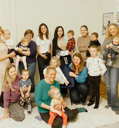 Ukraiņu māmiņu klubs pulcē mammas uz vērtīgām nodarbībām