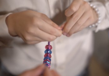 Radošā ikdiena skolas vecuma meitenēm: krāsas, rotas un kopā būšana