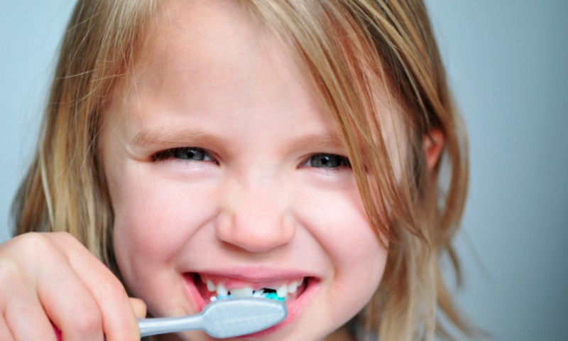 Kurā vecumā bērniņš pirmoreiz jāved pie zobārsta?