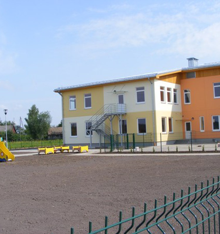 Rundāles novadā atklāj modernāko bērnudārzu "Mārpuķīte"