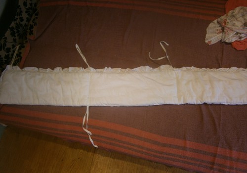 Pārdodu gultiņas apmali.