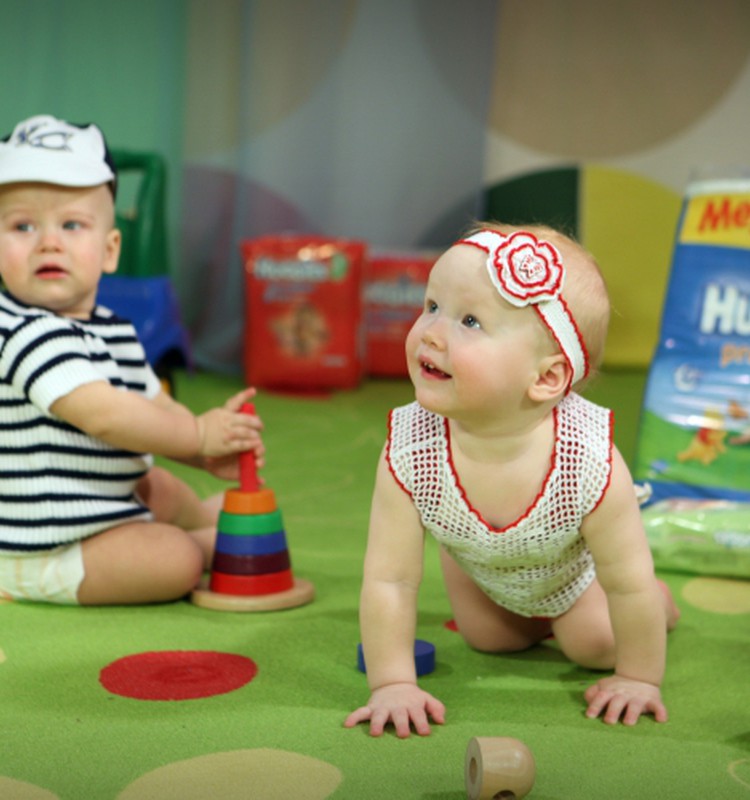 Nedēļas piedāvājums Huggies® autiņbiksītēm un mitrajām salvetēm