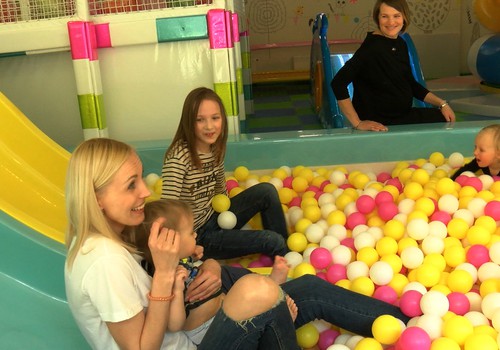 30.04.2017.TV3: rotaļu isatabas piedzīvojumi, veselīga našķēšanās, bērni ar mazu gadu starpību