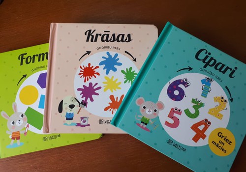 Iznākušas interaktīvas grāmatas bērniem "Krāsas", "Formas", "Cipari
