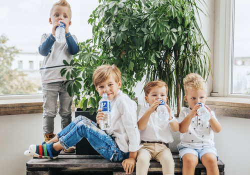 4 padomi, kā pieradināt mazuli pie ūdens dzeršanas