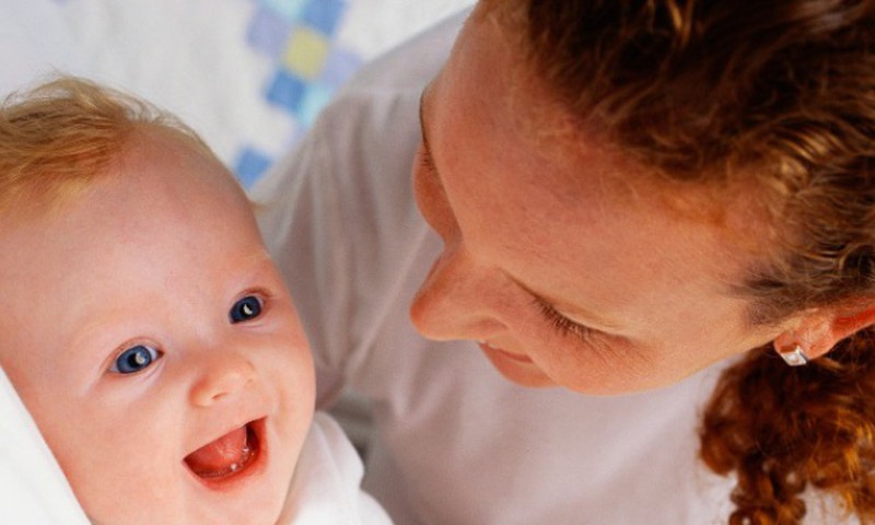 Minimālais vecāku pabalsts no nākamā gada būs 100 lati