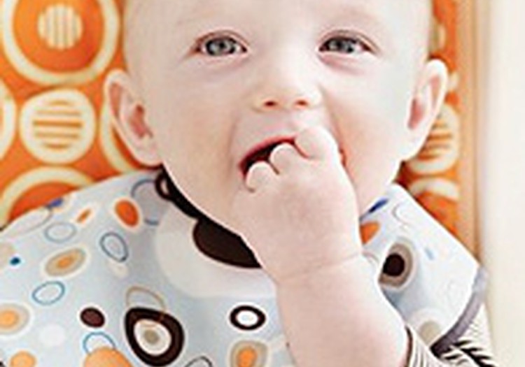 Ieteikums, kā palīdzēt mazajai pašai ēst