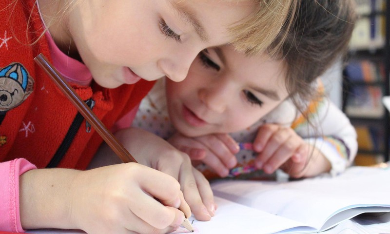 Pārtrauc jaunu pieteikumu reģistrēšanu uz reorganizētajiem Rīgas bērnudārziem