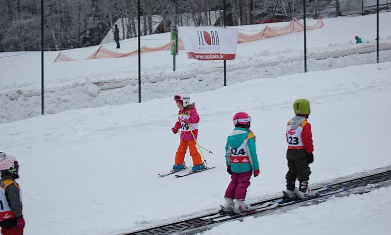 Reiņa trases bērnu slēpošanas parkā noslēdzies otrais „Mazais Reinis” slēpošanas sacensību posms