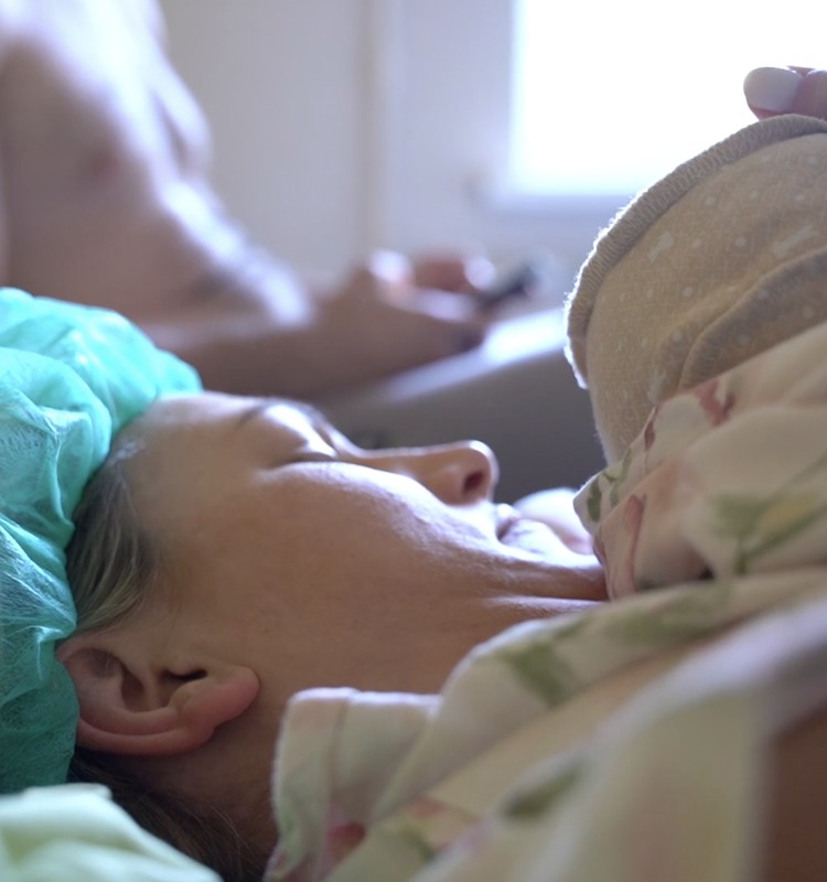 11. oktobra Māmiņu Kluba raidījumā piedzīvosim Superbēbīša nākšanu pasaulē ķeizara dzemdībās