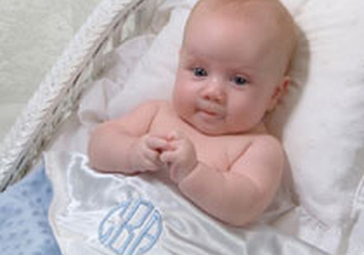 Vai drīkst 3 mēnešus vecu bērnu sēdināt? Komentē fizioterapeite Vita Lakša.