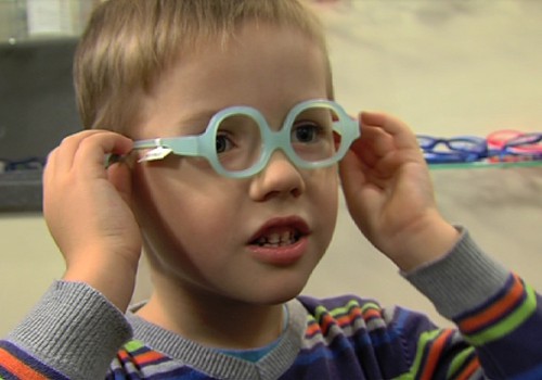 VIDEO: Redzes pārbaude un brilles bērniņam