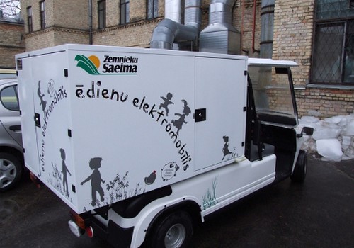 Zemnieku Saeima: jaunais elektromobīlis palīdzēs operatīvāk organizēt darbu Bērnu slimnīcā