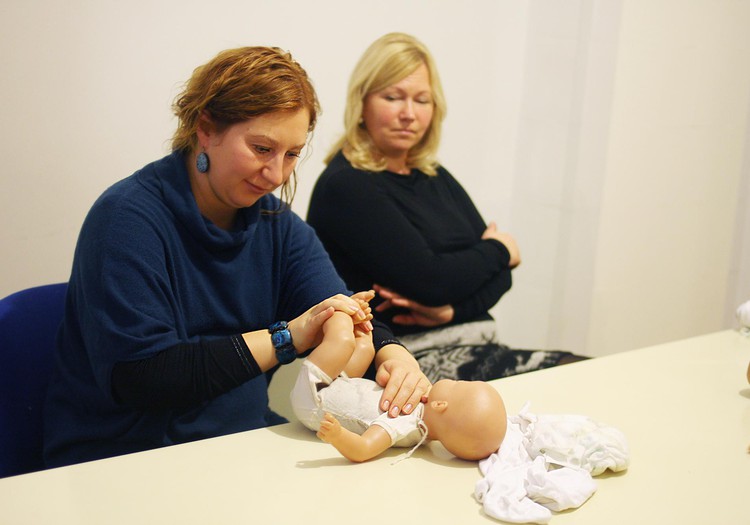Dzemdībām jāsagatavojas arī psiholoģiski: lekcija pie Diānas Zandes