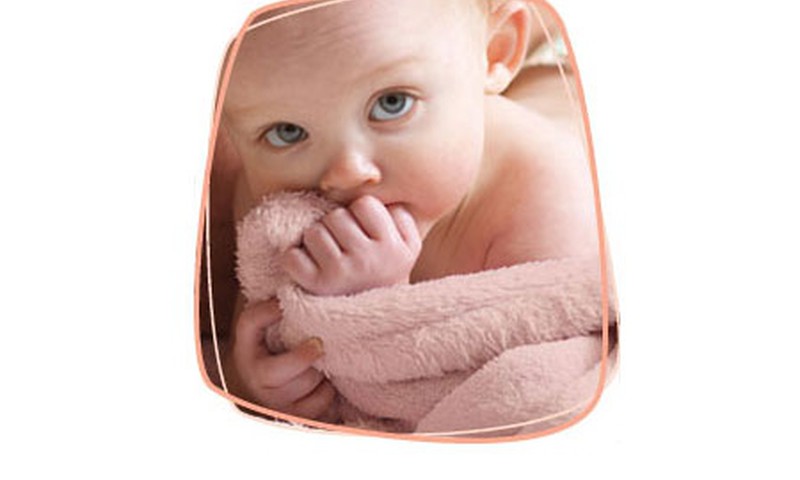 Maiga ikdienas ādas kopšana ar HUGGIES® mitrajām salvetēm