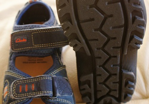 Clarks ādas zandalītes