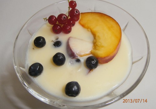 Panna cotta ar vasaras ogām