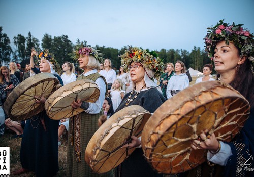 BŪTĪBA –  mūzikas, dejas, meditācijas, senču rituālu un satikšanās festivāls svin 10 gadu jubileju Uguns zīmē