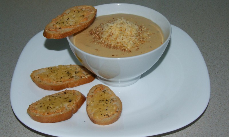 Sīpolu siera krēmzupa