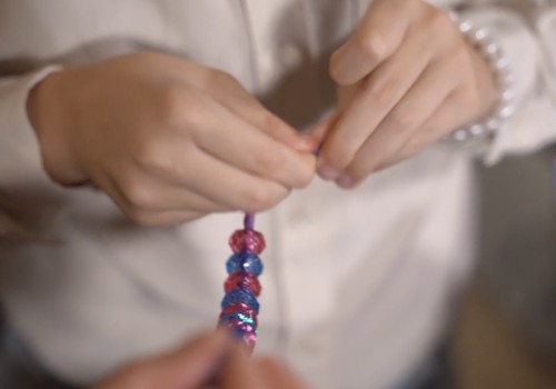 Radošā ikdiena skolas vecuma meitenēm: krāsas, rotas un kopā būšana