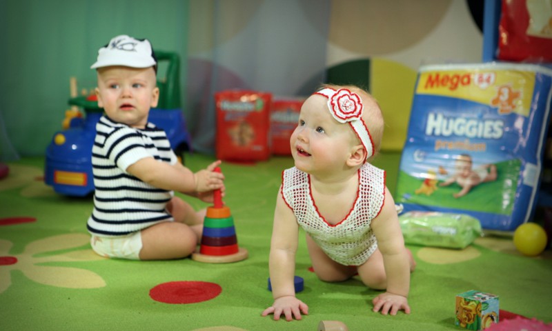 Nedēļas piedāvājums Huggies® autiņbiksītēm un mitrajām salvetēm
