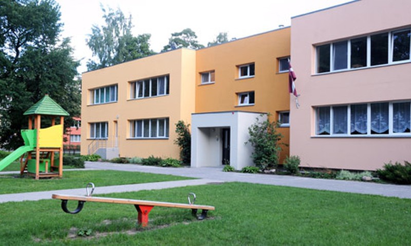 Pirmsskolas pedagogus "izķer" privātie bērnudārzi