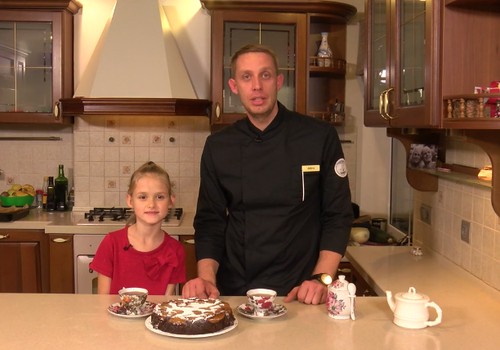 Bezglutēna šokolādes torte bez miltiem no turku zirņiem ar karamilizētiem persikiem