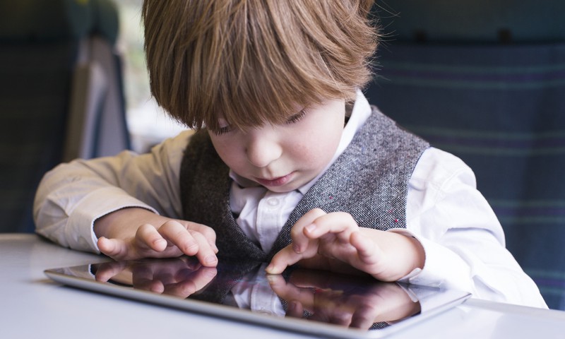 7 padomi, kā skolēnu brīvlaikā droši lietot internetu