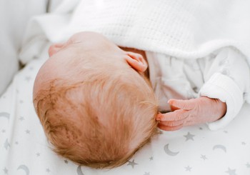 Klaudijas Hēlas klātienes nodarbība: Mazuļu hendlings topošajiem un jaunajiem vecākiem