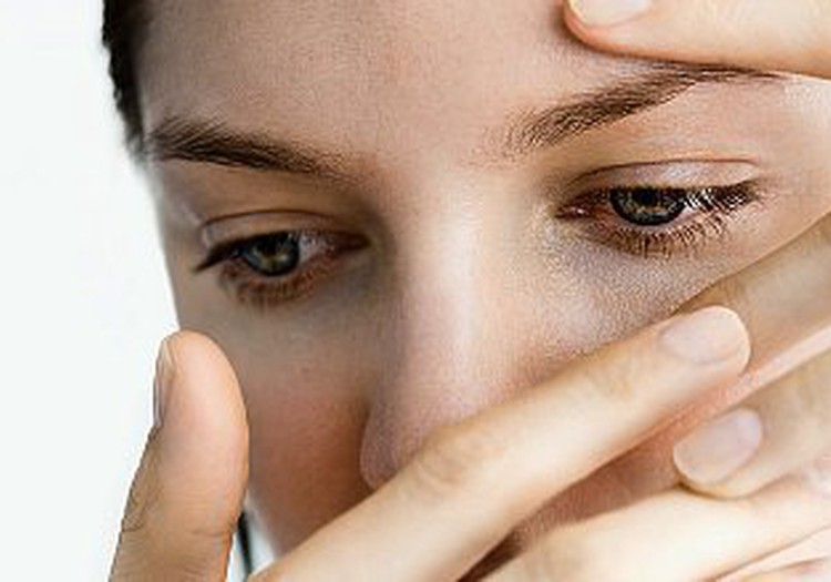 Dermatoloģe: "Iemesls apsārtumam ap acīm, varētu būt alerģija!"