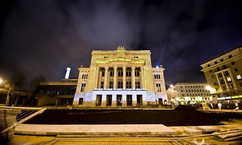 Operā populāri mākslinieki dziedās māmiņām