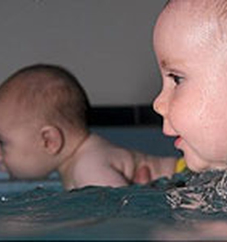 Amerikas Pediatru akadēmija izstrādā jaunas peldēšanas vadlīnijas