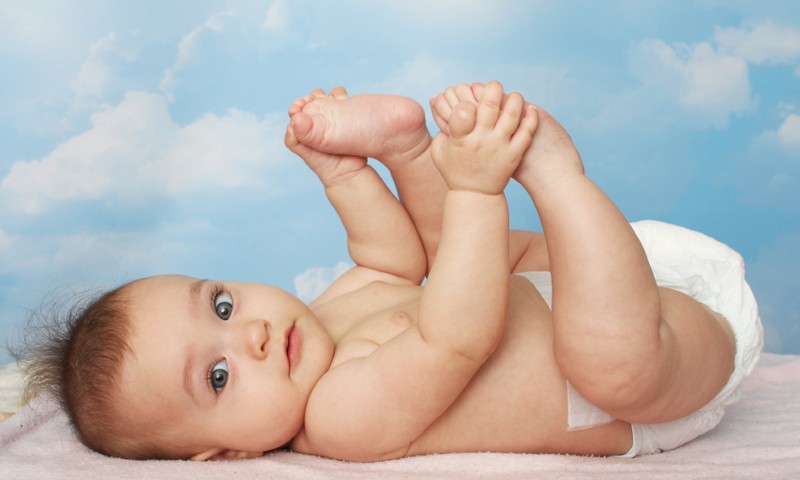 Pediatre: „Ja mazuļa svara pieaugums ir normāls, nav jāsatraucas par zaļganiem izkārnījumiem!” 