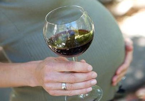 Kad grūtniece drīkst atļauties glāzi vīna?