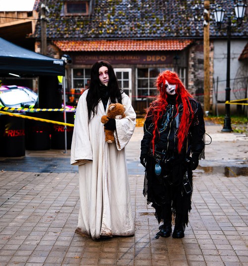 Kinopilsētā “Cinevilla” krāšņi atklāts festivāls “Danger Fest 2026”