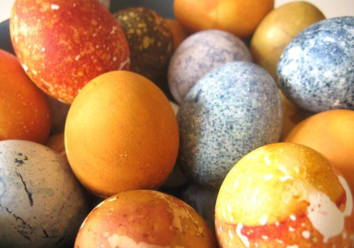 Blogu konkurss: Tā mēs krāsojam olas!
