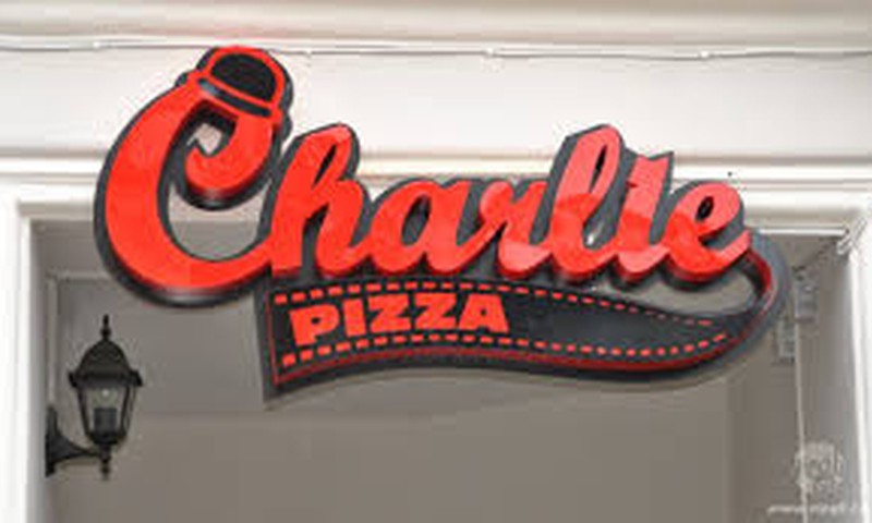 Laba vieta,kur papusdienot ar bērniem: Charlie pizza.