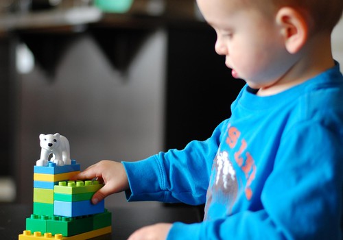Dienas spēle: Rotaļu prieks, attīstība un izaugsme ar LEGO