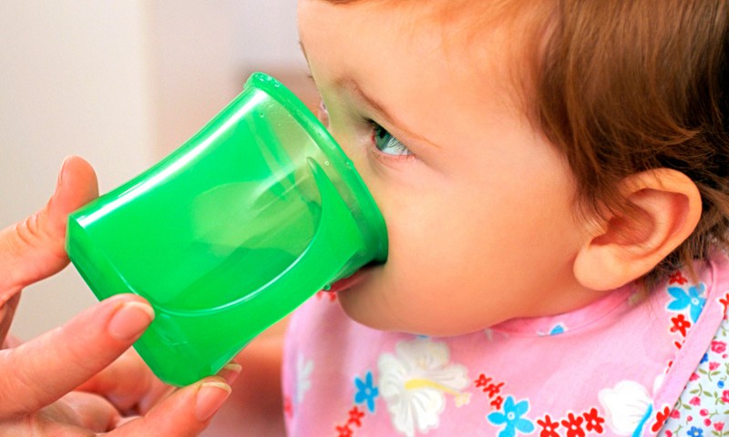 Pediatri: Ko dot bērnam padzerties vasaras svelmē?