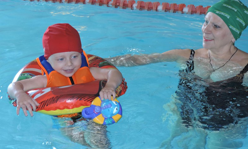 Uz baseinu ar Huggies Little Swimmers