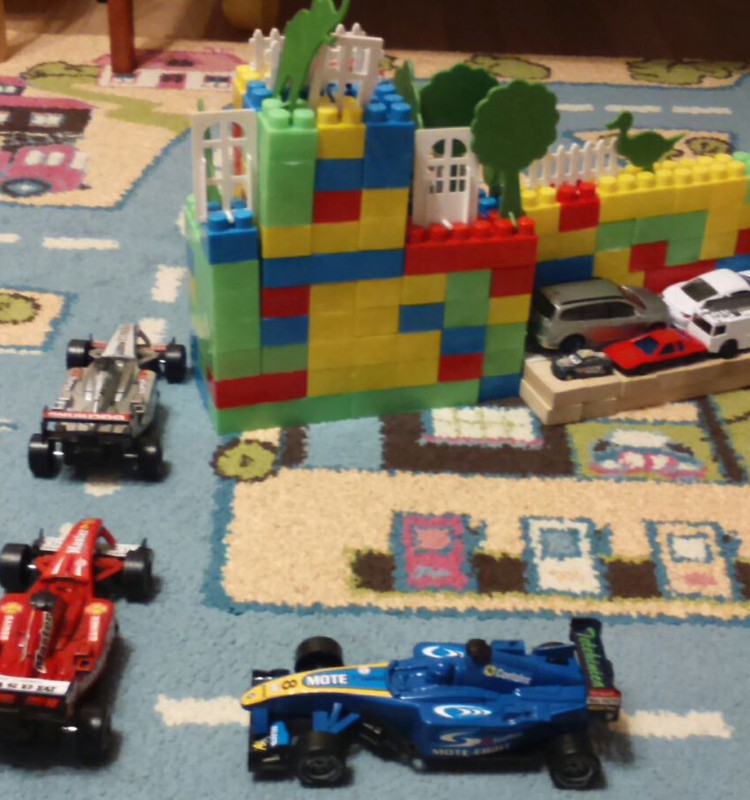 Makvīnam māja no LEGO