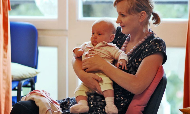 Maternitātes, paternitātes un vecāku pabalstu griestus nākamgad divkāršos